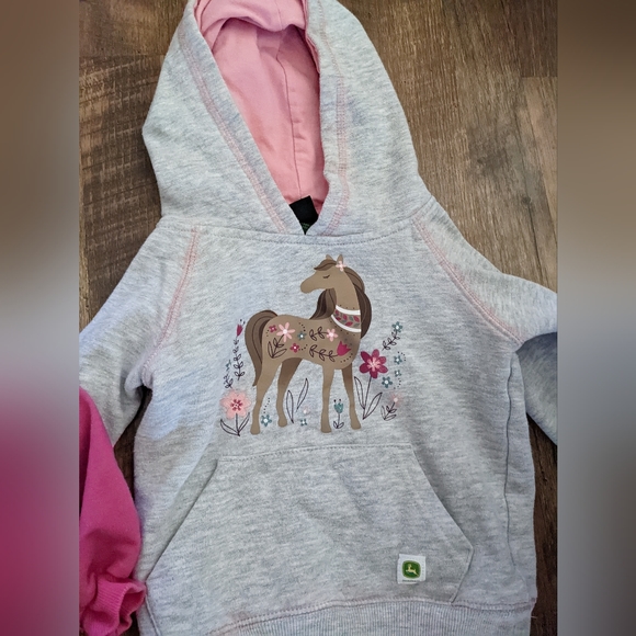 Designer toddler girls sweatshirt and vest bundle - Picture 5 of 8